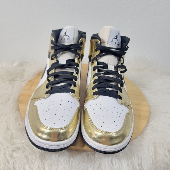 NIKE Air Jordan 1 Mid SE Mens Metallic Gold lace up sneakers DC1419-700 (2020) - Picture 2 of 9